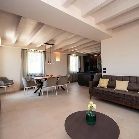 Апартаменты Maison Selva - Torre Limonaia Hideaway With Pool And Private Гарньяно
