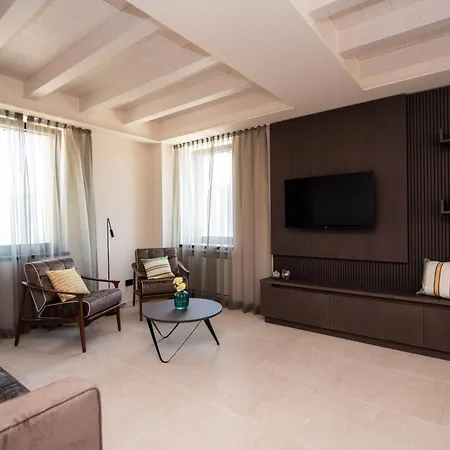 Апартаменты Maison Selva - Torre Limonaia Hideaway With Pool And Private Гарньяно
