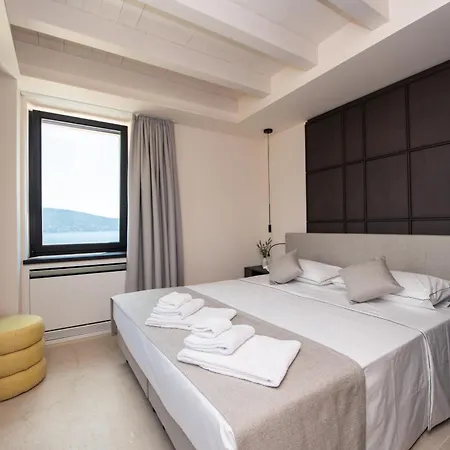 Апартаменты Maison Selva - Torre Limonaia Hideaway With Pool And Private
